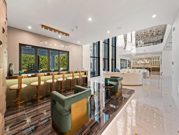 Luxurious 8-Bedroom Vacation Home in Orlando - Private Pool & Resort Amenities